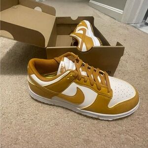 Women’s Nike Dunk Low Next Nature 
Phantom/Gold Suede-White-Volt
W US 9
